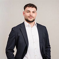 Filialleiter Heilbronn, Nico Haug. Mann in Anzug, Lächeln.