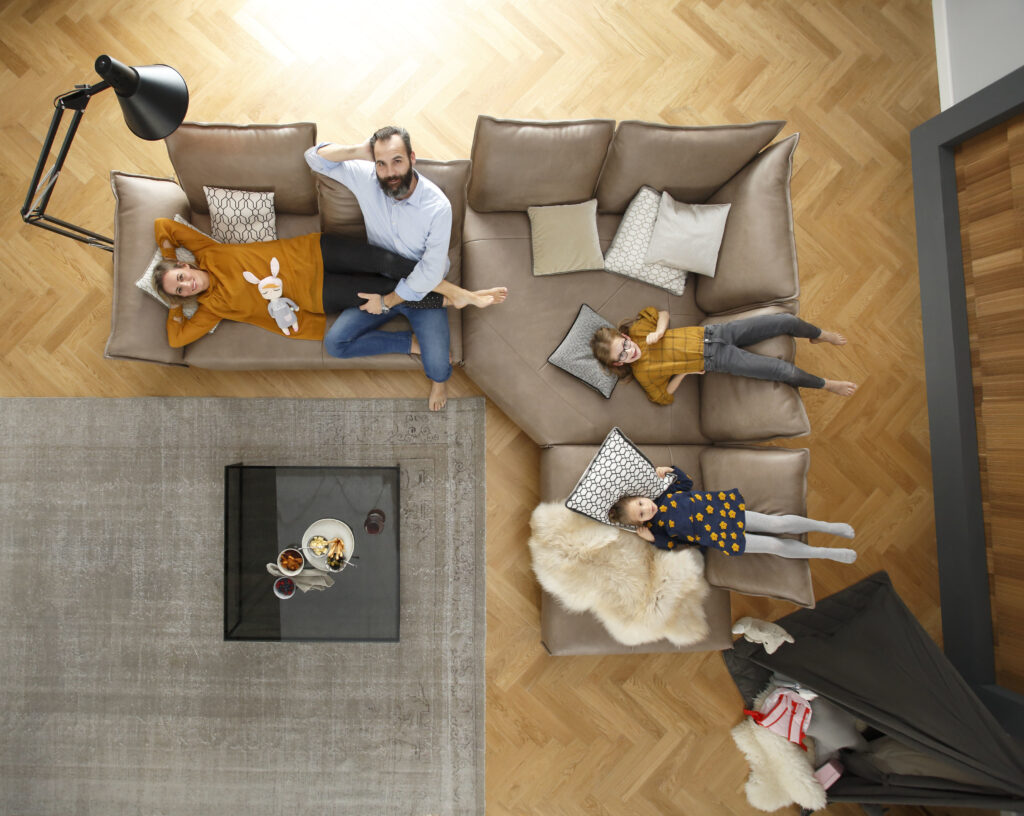 Couch Mitten Im Raum