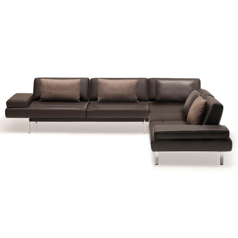 Modernes L-förmiges Ledersofa mit Kissen