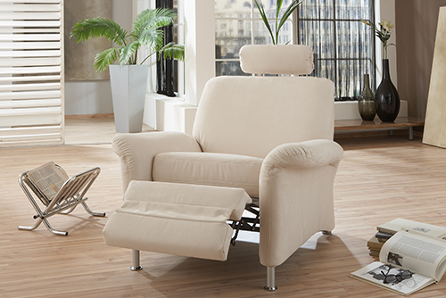 Gemütliches Wohnzimmer mit bequemem Relaxsessel.