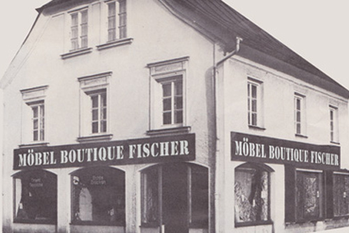 Möbel Boutique Fischer, traditionelles Geschäftsgebäude.