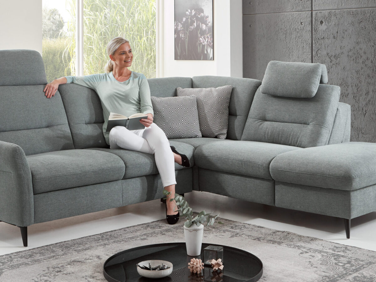 Sitztiefe und Sitzhöhe für das Sofa
