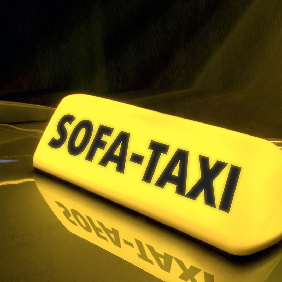 Gelbes Sofa-Taxi-Schild bei Nacht
