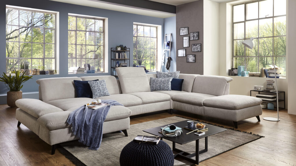 Wohnzimmer Sofa Mitten Im Raum