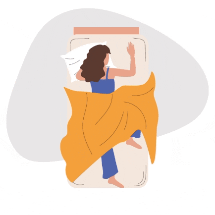 Frau ruht friedlich auf Bett.