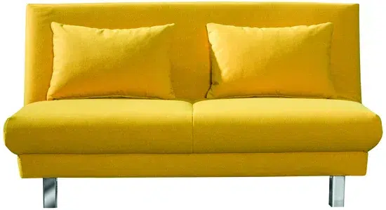 Gelbes, polsteriges Sofa mit Kissen.