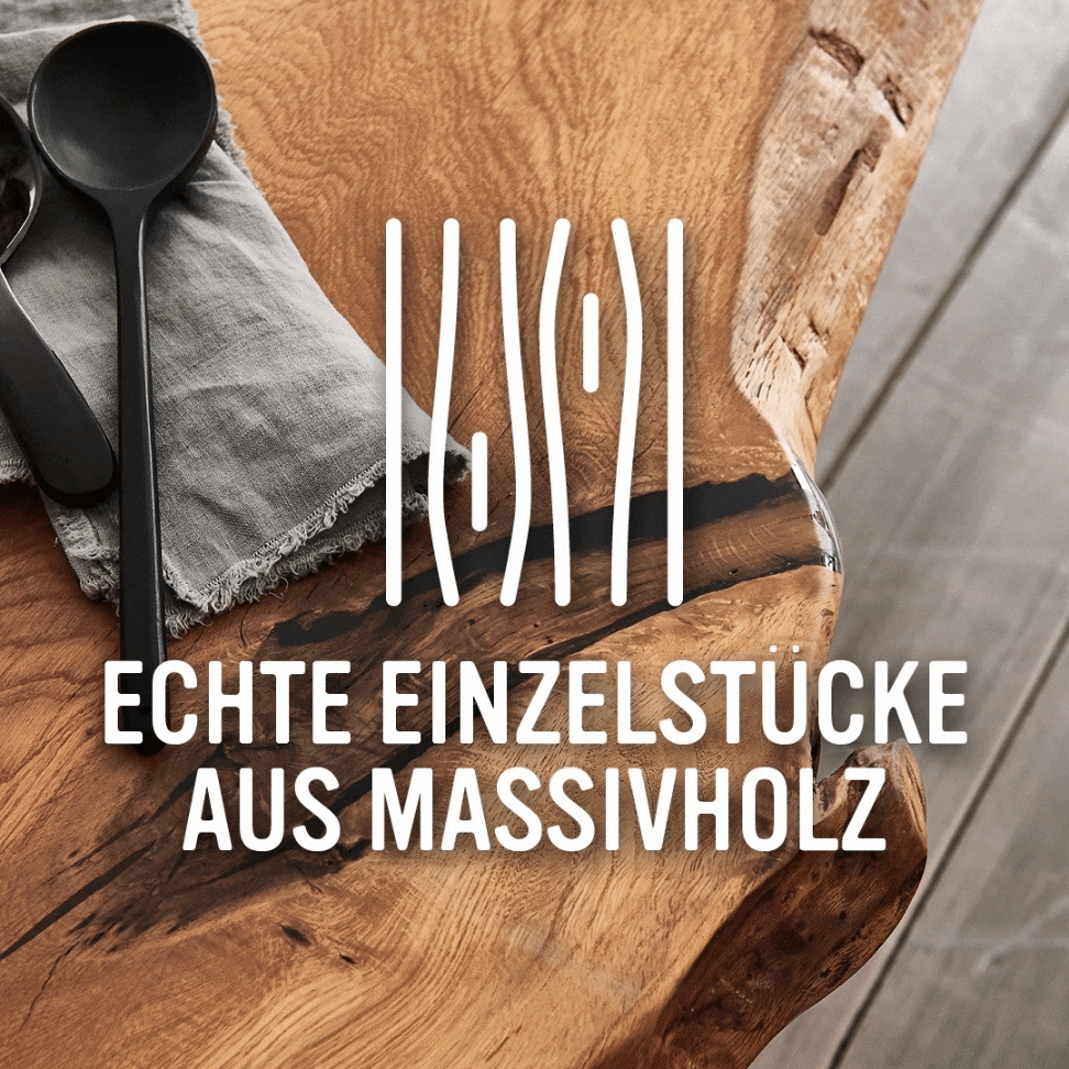 Einzelstücke aus massivem Holz auf Holztisch.