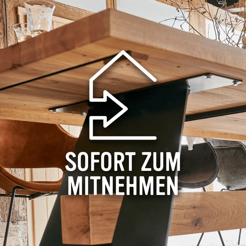 Holzregal mit Wegweiserschild "Sofort zum Mitnehmen".