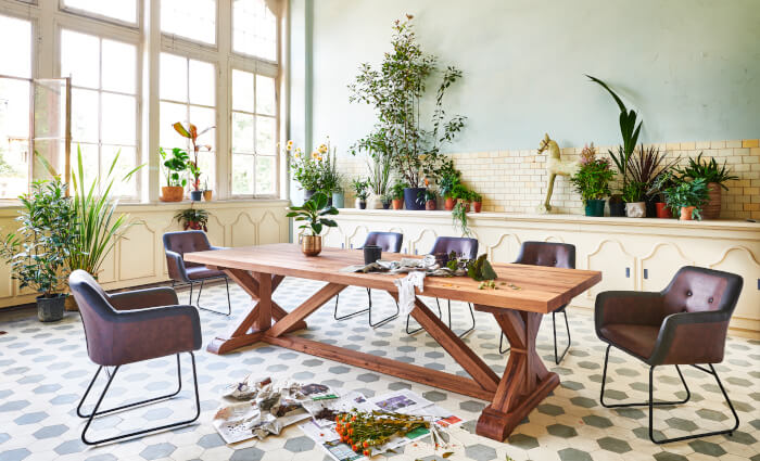 Eckiger Esstisch im Landhausstil