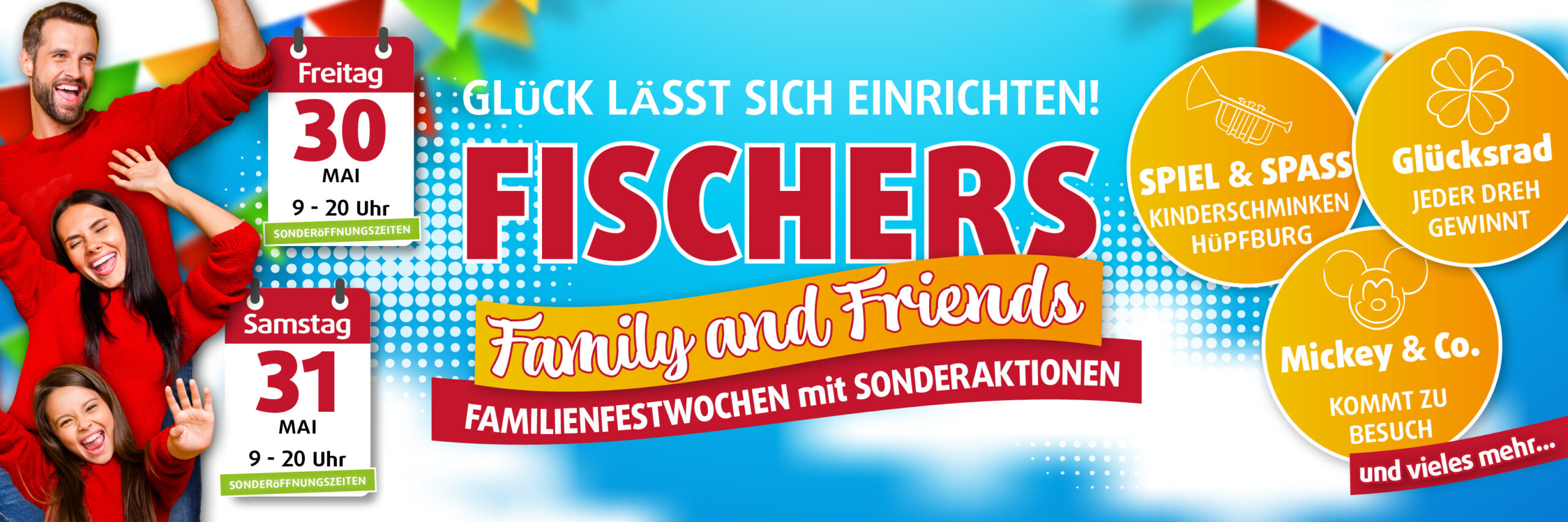 Fröhliche Familie mit Ankündigung zur Family & Friends-Aktion bei Fischers am 30. und 31. Mai mit Sonderaktionen und Kinderprogramm.