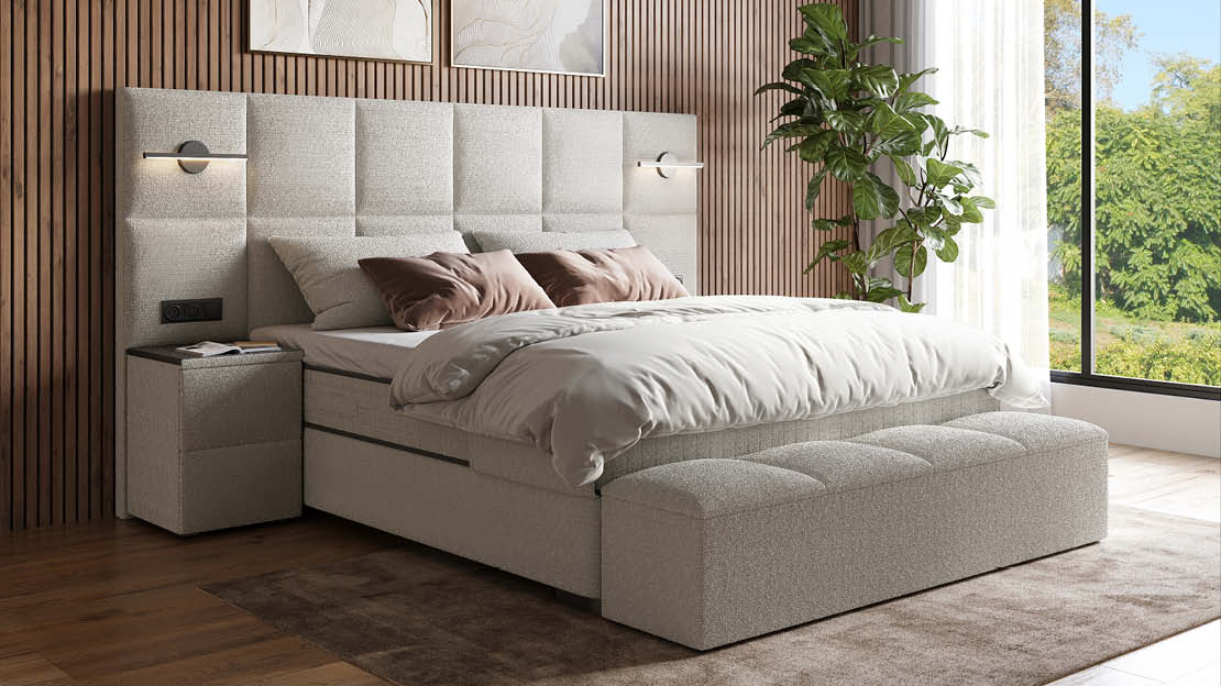 Helles Boxspringbett mit großem, gepolstertem Kopfteil in einem stilvoll eingerichteten Schlafzimmer im Vanilla-Girl-Stil.