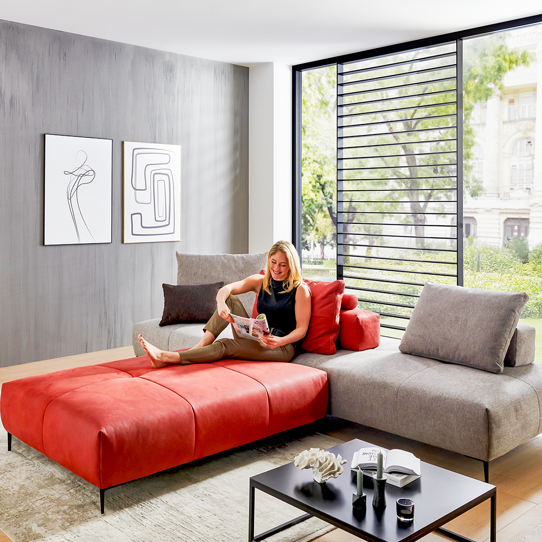 Ein Sofa in T-Form: mit einem modularen Sofa kein Problem