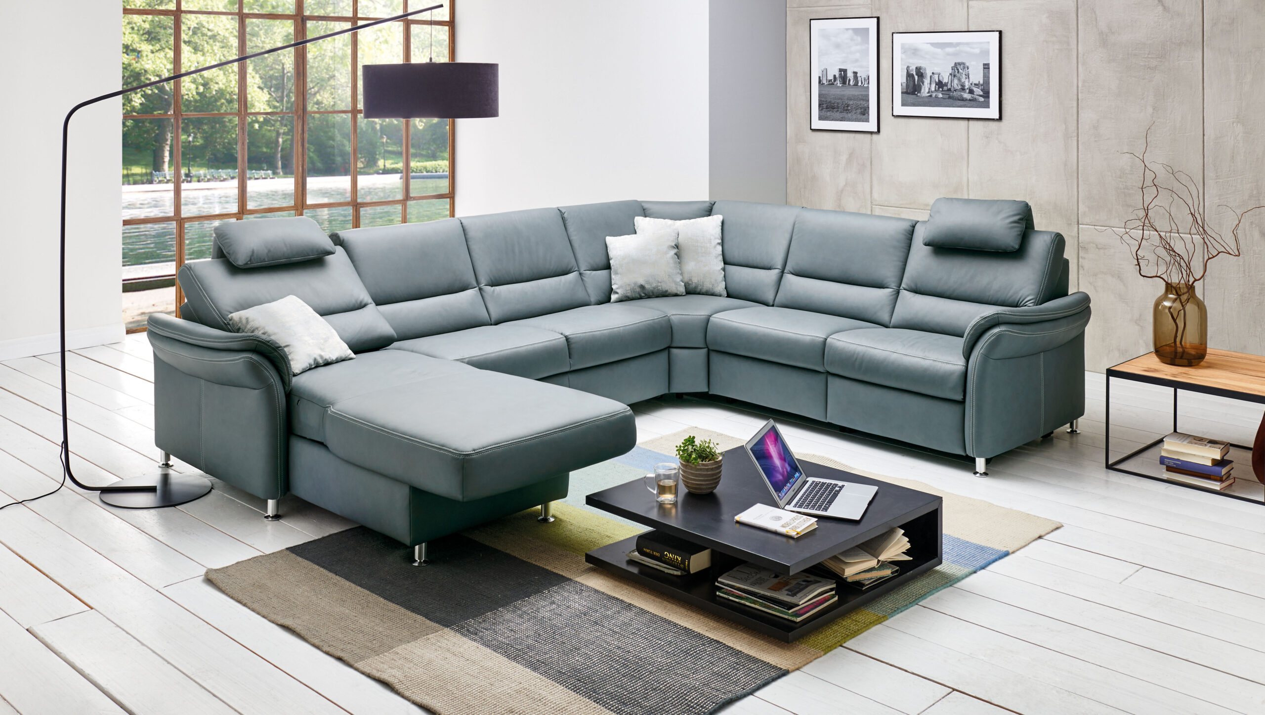 Sofa JA 14 gibt es in unterschiedlichsten Farben und Kombinationen - hier in grau-blau