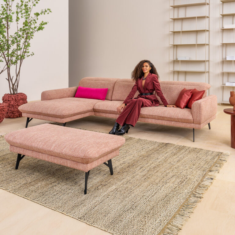 Himolla Ecksofa Stoff rosa mit Hocker