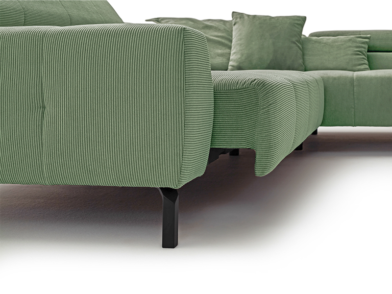 Cordsofa mit Funktion - kein Problem. Hier mit verstellbarer Sitztiefe