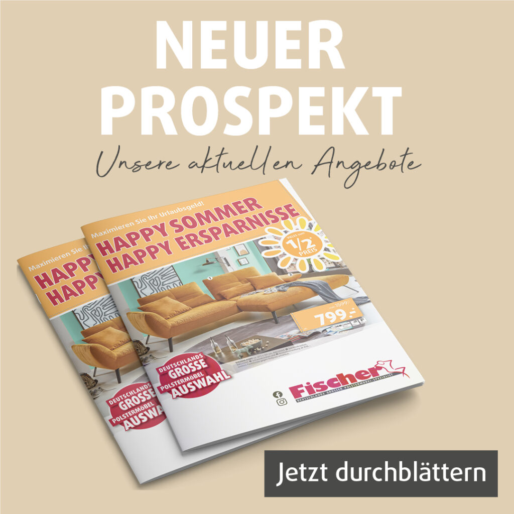 Prospektvorschau zur Sommeraktion 2025 von Polstermöbel Fischer – auffälliges Design mit orangefarbenem Sofa und Aktionspreis, mobil optimiert.