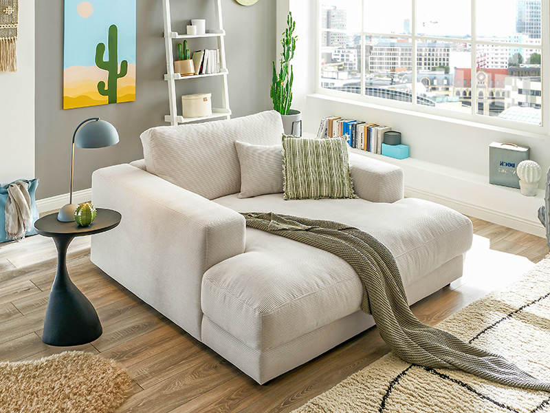 Ein Love Seat / Long Seat in Cord für gemütliche Stunden zu zweit