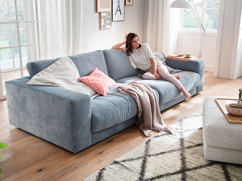 Ein XXL Sofa mit Cordbezug kaufen - bei Polstermöbel Fischer werden Sie optimal beraten