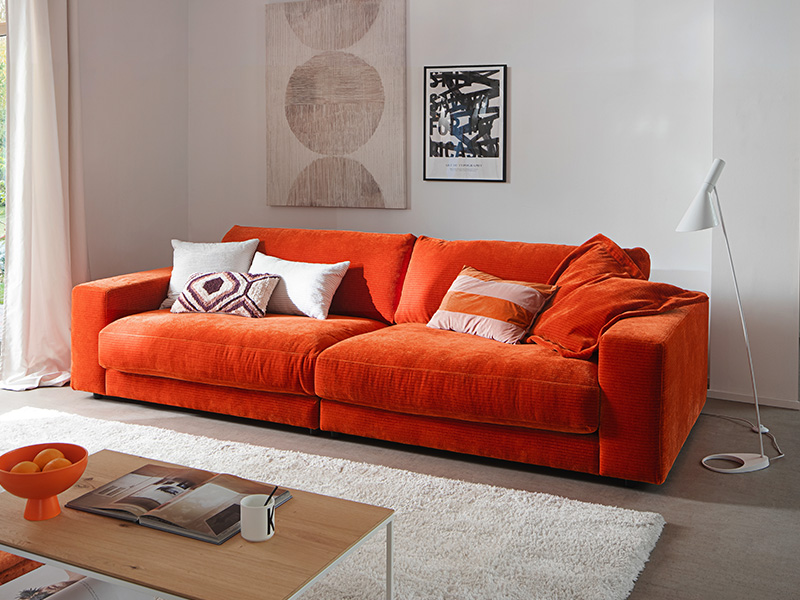 Lounge Sofas in Cord gibt es in vielen Farben - entdecken Sie die große Auswahl in unseren Filialen