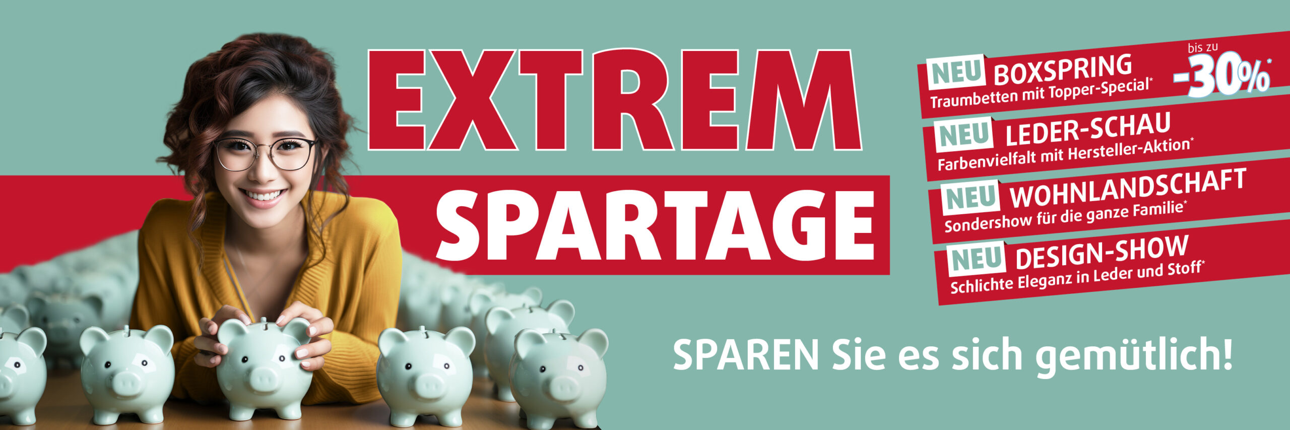 Breite Werbegrafik mit junger Frau und Sparschweinen, große Schrift: „EXTREM SPARTAGE“, daneben vier rote Banner mit neuen Aktionen zu Boxspring, Leder, Wohnlandschaft und Design-Show, unten: „Sparen Sie es sich gemütlich!“