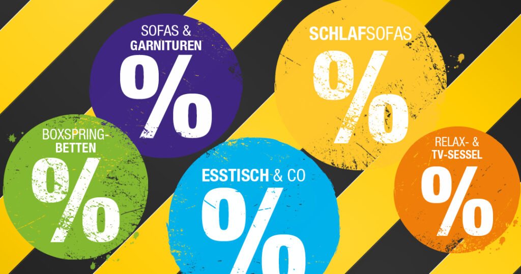 Bunte Rabattkreise mit Prozentzeichen für verschiedene Produktgruppen wie Sofas, Boxspringbetten, Schlafsofas, Esstische und Sessel vor gelb-schwarzem Hintergrund.