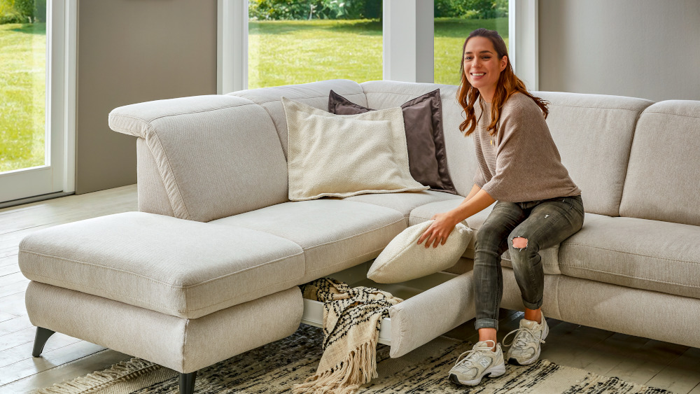 Hellgraues Smart Sofa mit Stauraum